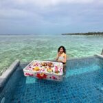 Shirley Setia Instagram - Breakfast in pool, with a vieww like this?? Oh, definitely yes! 🍳🥐🍩🍉 . . . . @lemeridienmaldives @coastalinofficial #shirleysetia #maldives Le Meridien Maldives Resort & Spa