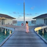 Shirley Setia Instagram - Soaking in the Maldivian #goldenhour 😉🧡 . . . @lemeridienmaldives @coastalinofficial #shirleysetia #maldives Le Meridien Maldives Resort & Spa