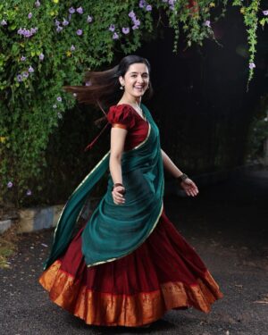 Shirley Setia Instagram - Happy Ugadi, Gudi Padwa and Chaitra Navratri everyone! May the festivities bring so much of prosperity, happiness and success for all of us 🤍

📸: @venkat_photography_hyd 
👗: @naveentummapudi_official & @sravanthidhontha
💇🏻‍♀️ : @hair_by_masthan
💄 : @madhuyedavalli
📌: @picturesqnext 

#shirleysetia