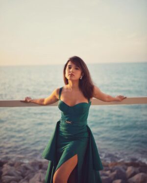 Shirley Setia Instagram - Sunkissed ☀️😘

 Outfit- @johnandananth
Jewellery- @blingsutra @ascend.rohank
Shoes- @monrowshoes
Styled by- @anishagandhi3 & @rochelledsa 
Photo: @riturajdharwadkar