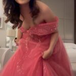 Shirley Setia Instagram - Happpy vibeeee happpy lifeee 💘 Also hellloo new fav song 🙋🏻‍♀️ #shirleysetia #srk #reelitfeelit #trending #trendingreels