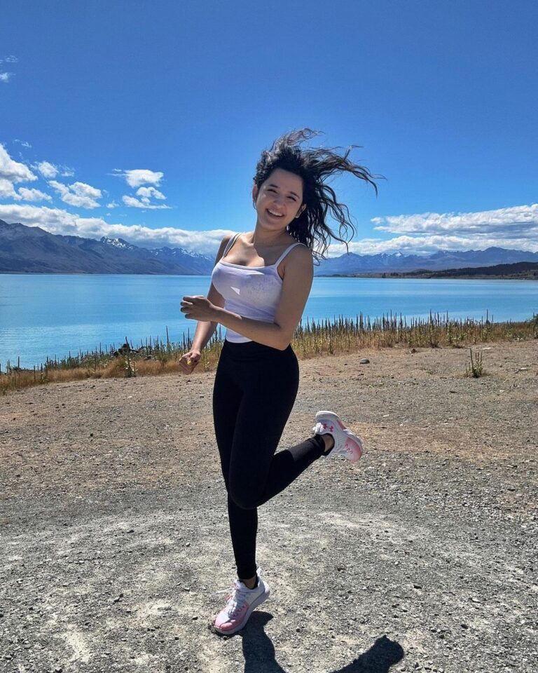 Shirley Setia Instagram - Some pretty view energy 😍🖼️🏔️🏝️ #shirleytravels #southisland #newzealand South Island, New Zealand