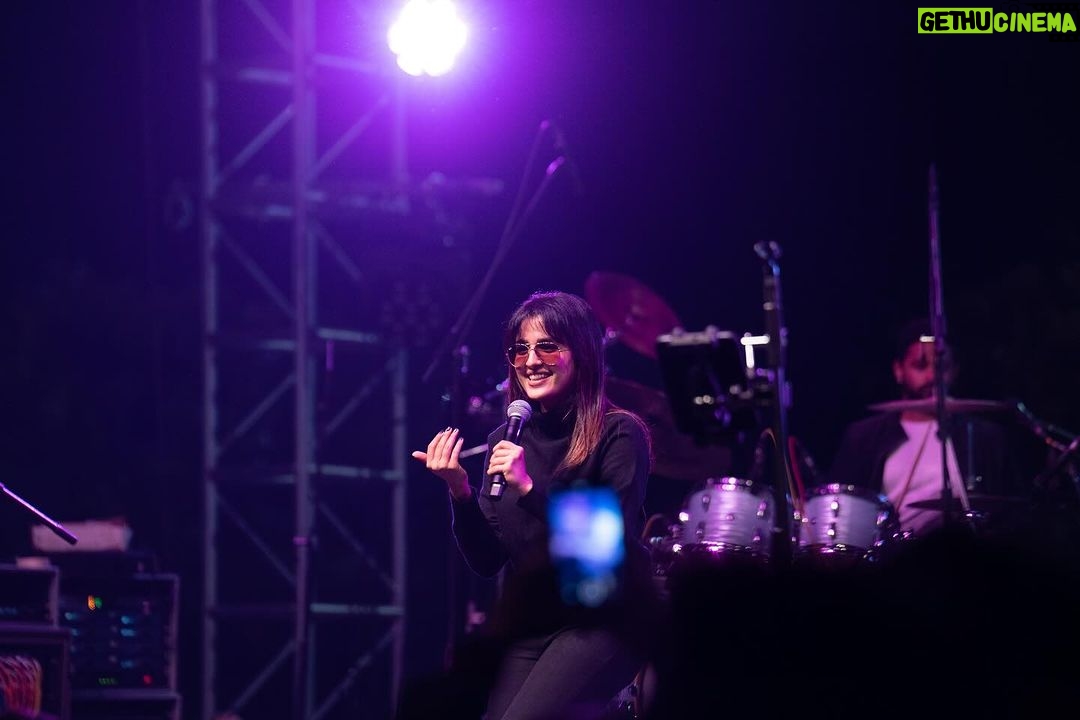 Shirley Setia Instagram - XLRI Delhi , itni thand mein party karwadi!! Haha it was so much fun being with you all 🔥🥰 #ShirleySetia #ShirleySetiaLive @kandarpakalita @among_jamir @abhishek_kaharr @architshah28 @jaidevterphale @rinkeshmakwana @vikas_light_designer @riturajdharwadkar Delhi, India