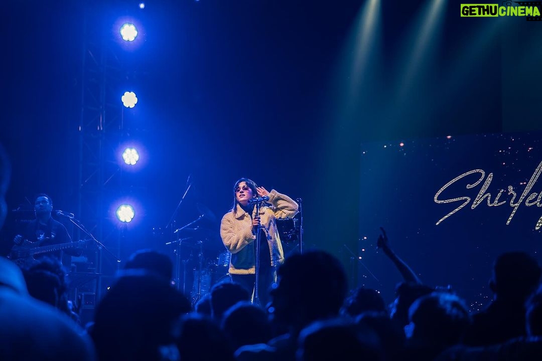 Shirley Setia Instagram - XLRI Delhi , itni thand mein party karwadi!! Haha it was so much fun being with you all 🔥🥰 #ShirleySetia #ShirleySetiaLive @kandarpakalita @among_jamir @abhishek_kaharr @architshah28 @jaidevterphale @rinkeshmakwana @vikas_light_designer @riturajdharwadkar Delhi, India
