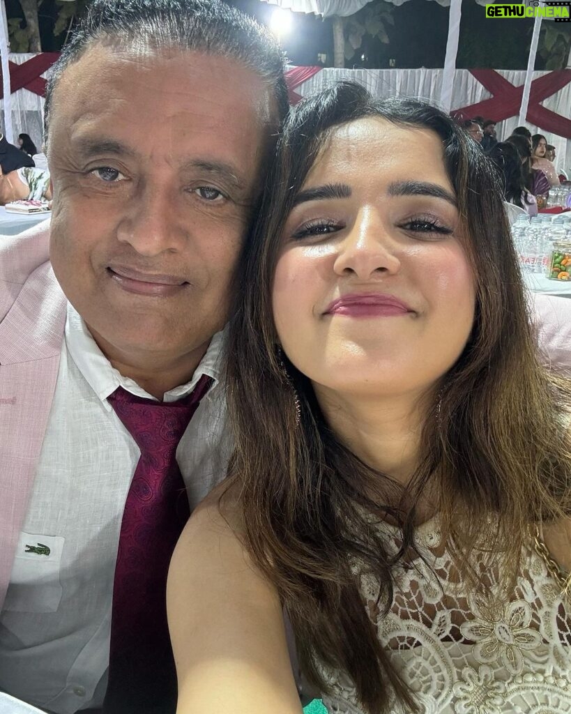 Shirley Setia Instagram - Thodi si inactive thi last couple weeks! Was spending time with the fam.. meanwhile @lokisylviethor found their new favourites 🙈❤️. It was so lovely seeing you Uncle Lloyd, and Dr Rajkumar & Dr Priya!! 🤗🫶🏻