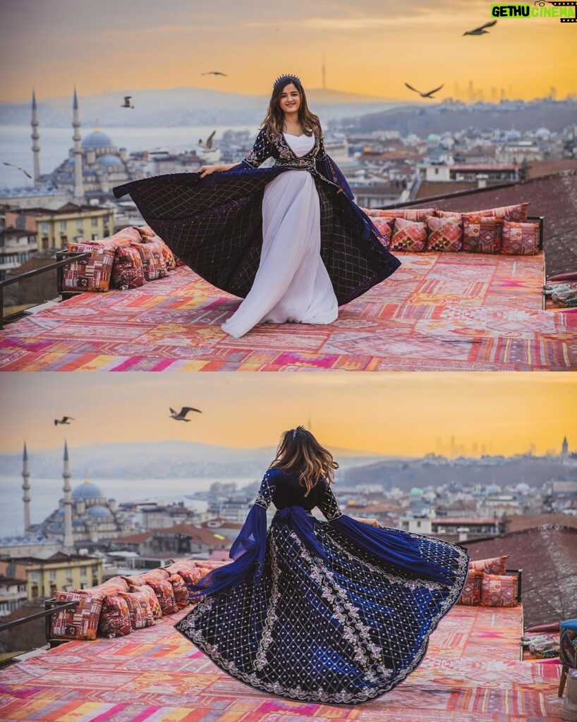 Shirley Setia Instagram - 💙👸 Subah 6.30 uthi thi in the cold winter weather while on vacation for these shots! But really can’t complain after seeing this beautiful sunrise 🫶🏻🩷🕊️ 📸: @ist_irina_photo #istanbul #turkey #shirleytravels Istanbul, Turkey