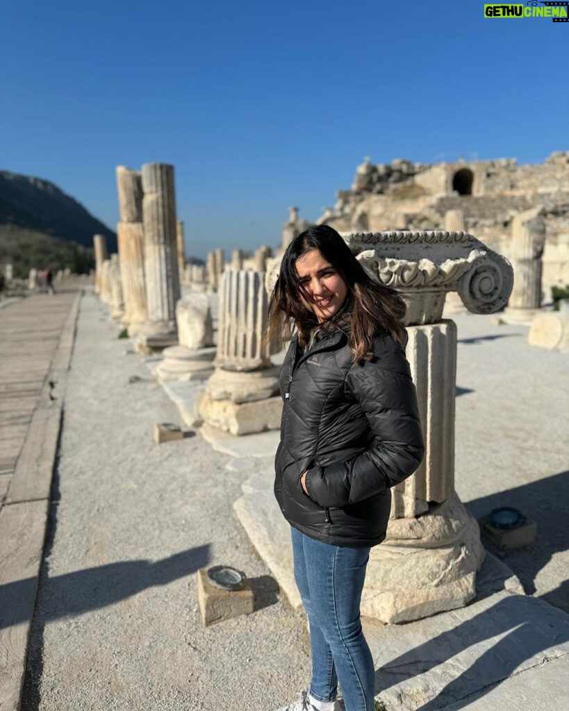 Shirley Setia Instagram - Amidst the ancient city of Ephesus 🗺️🏯🏛️ First picture I’m standing in front of their library.. and in the last 2, it is their open theatre!! #ephesus #izmir #turkey #shirleytravels Ephesus Ancient City