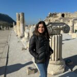 Shirley Setia Instagram – Amidst the ancient city of Ephesus 🗺️🏯🏛️

First picture I’m standing in front of their library.. and in the last 2, it is their open theatre!! 

#ephesus #izmir #turkey #shirleytravels Ephesus Ancient City