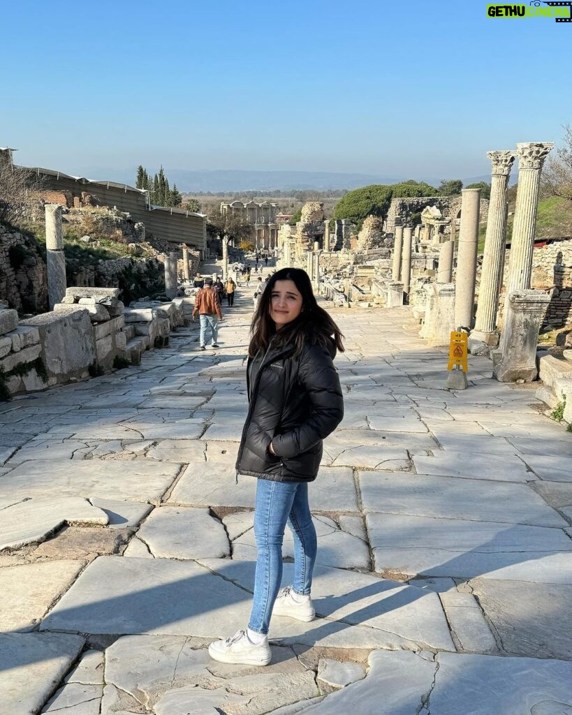 Shirley Setia Instagram - Amidst the ancient city of Ephesus 🗺️🏯🏛️ First picture I’m standing in front of their library.. and in the last 2, it is their open theatre!! #ephesus #izmir #turkey #shirleytravels Ephesus Ancient City