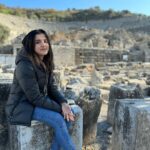 Shirley Setia Instagram – Amidst the ancient city of Ephesus 🗺️🏯🏛️

First picture I’m standing in front of their library.. and in the last 2, it is their open theatre!! 

#ephesus #izmir #turkey #shirleytravels Ephesus Ancient City