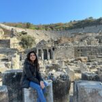 Shirley Setia Instagram – Amidst the ancient city of Ephesus 🗺️🏯🏛️

First picture I’m standing in front of their library.. and in the last 2, it is their open theatre!! 

#ephesus #izmir #turkey #shirleytravels Ephesus Ancient City