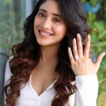Shivangi Joshi Instagram - I said yes💍 to @ornaz_com Saying yes is easy when the ring is so dreamy. Fell in love with this @ornaz_com diamond ring at the very first sight😍❤️ Swipe left to get a closer look at the beautiful detailing of my ring💍 Make your proposal special with @ornaz_com ring, and celebrate love the right way❤️
