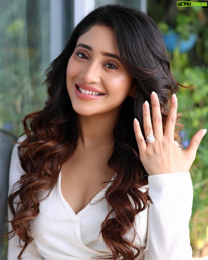 Shivangi Joshi Instagram - I said yes💍 to @ornaz_com Saying yes is easy when the ring is so dreamy. Fell in love with this @ornaz_com diamond ring at the very first sight😍❤️ Swipe left to get a closer look at the beautiful detailing of my ring💍 Make your proposal special with @ornaz_com ring, and celebrate love the right way❤️