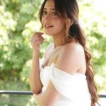 Shivangi Joshi Instagram - 👰🏻🤍🤭 @victor_robinsonofficial @stylingbyvictor @sohail__mughal___