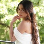 Shivangi Joshi Instagram - 👰🏻🤍🤭 @victor_robinsonofficial @stylingbyvictor @sohail__mughal___