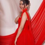 Shivangi Joshi Instagram - 🌹 @victor_robinsonofficial @stylingbyvictor @sohail__mughal___ @the_jewel_gallery @sunny_hairr