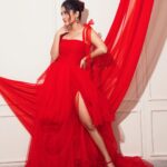 Shivangi Joshi Instagram - 🌹 @victor_robinsonofficial @stylingbyvictor @sohail__mughal___ @the_jewel_gallery @sunny_hairr