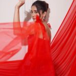 Shivangi Joshi Instagram - 🌹 @victor_robinsonofficial @stylingbyvictor @sohail__mughal___ @the_jewel_gallery @sunny_hairr