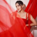 Shivangi Joshi Instagram - 🌹 @victor_robinsonofficial @stylingbyvictor @sohail__mughal___ @the_jewel_gallery @sunny_hairr