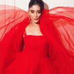 Shivangi Joshi Instagram - 🌹 @victor_robinsonofficial @stylingbyvictor @sohail__mughal___ @the_jewel_gallery @sunny_hairr