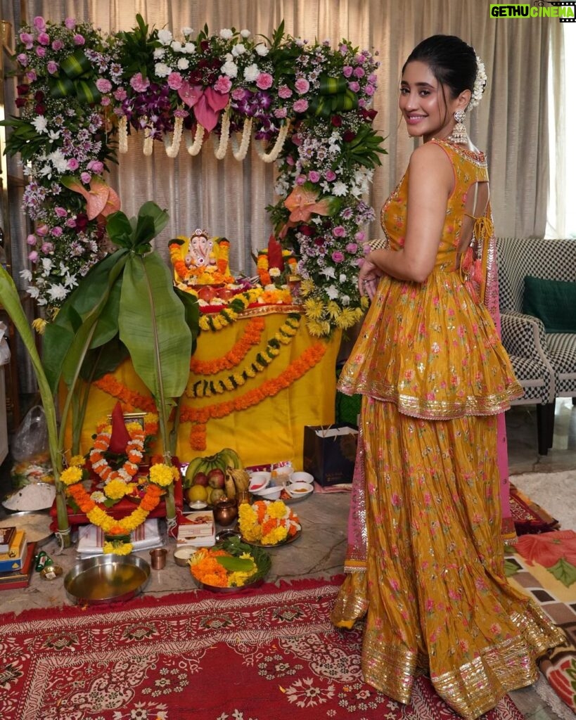 Shivangi Joshi Instagram - Heartfelt prayers and happiness shared.. 🤗💛 Ganpati Bappa Morya! 🙏🙌🌼🌟🌺 Outfit:- @neerusindia @nehaadhvikmahajan