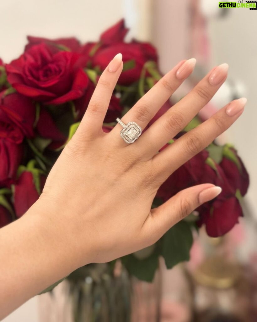 Shivangi Joshi Instagram - I said yes💍 to @ornaz_com Saying yes is easy when the ring is so dreamy. Fell in love with this @ornaz_com diamond ring at the very first sight😍❤️ Swipe left to get a closer look at the beautiful detailing of my ring💍 Make your proposal special with @ornaz_com ring, and celebrate love the right way❤️