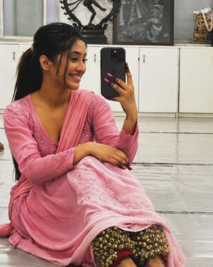 Shivangi Joshi Instagram - My happy place..💕
Today’s practice taught me that one has to keep learning forever...