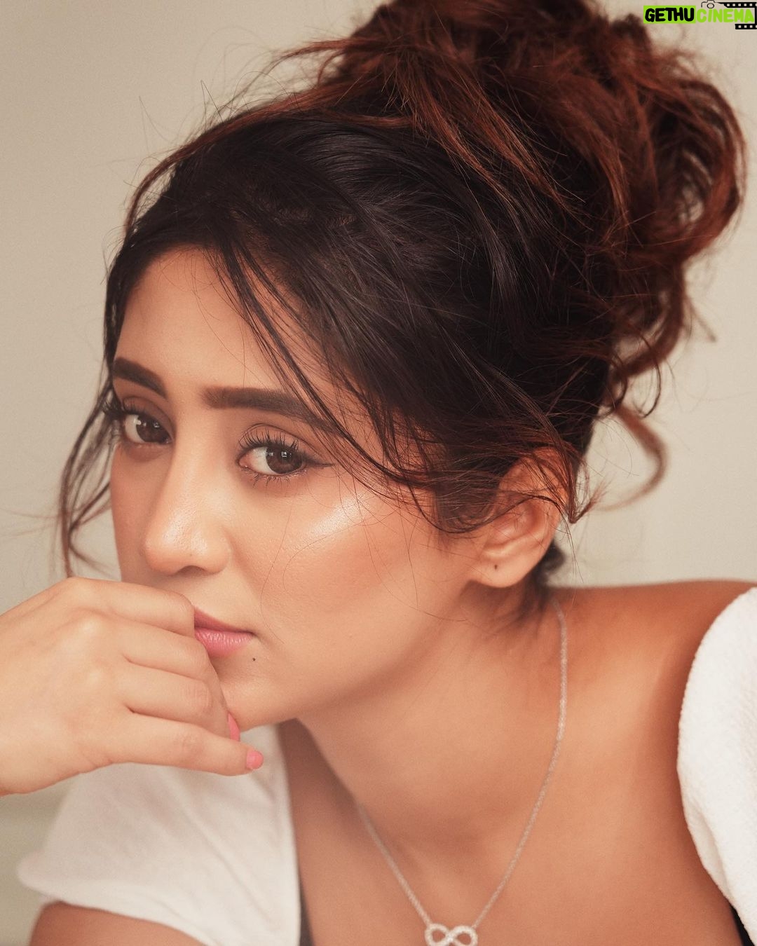 Shivangi Joshi Instagram - The heart knows. 🤍