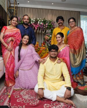 Shivangi Joshi Instagram - Heartfelt prayers and happiness shared..
🤗💛

Ganpati Bappa Morya! 🙏🙌🌼🌟🌺

Outfit:- @neerusindia
@nehaadhvikmahajan