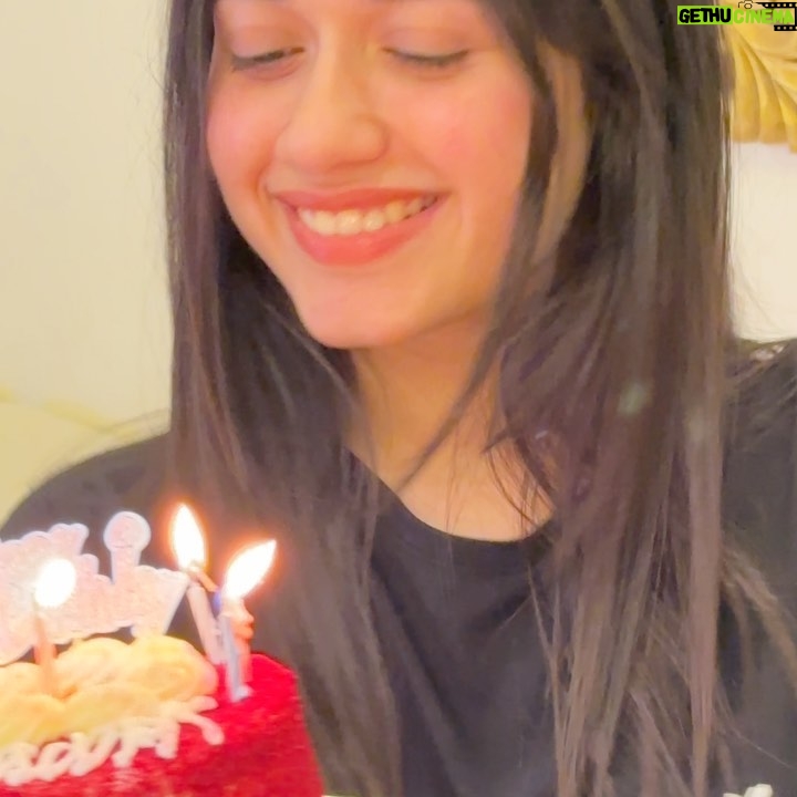 Shivangi Joshi Instagram - Happy birthday babbyyyyy ♥️♥️♥️ Keep shining ✨ Looking forward to many more years of friendship and birthdays with you. PS:- Last 3 are my favourite 😘😘😁 ( badlaaaaaaa) 🤣🫶🏻