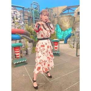 Shoko Nakagawa Instagram - 9/20(水)22:00から放送の
NHK総合『四大化計画 〜世界は3つで語れない〜』
に出演します✨️

ある有名アクション映画をプレゼンしました💥

ぜひ見てください👀

内村さんと写真撮ってもらいました😂

 #四大化計画  #内村光良 さん  #中川翔子  #しょこたん
