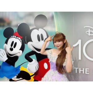 Shoko Nakagawa Instagram - 日本橋三越さんで開催中のディズニー100THE market 
ラプンツェルみたいなドレスと440万円のディズニープリンセスイメージの宝石がはいったティアラを装備させていただきました！
感激しています✨
夢と魔法とハッピーいっぱいのディズニーアイテム勢揃い！最高！いっぱいお買い物しに来ます！！

 #disney  #ディズニー  #ラプンツェル  #ドレス  #dress  #中川翔子  #しょこたん
