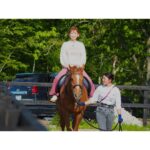 Shoko Nakagawa Instagram - 8/2(水)23:00から グリーンチャンネルにて「しょこたんの馬図鑑」が放送されます❣️ ぜひみてね✨️ #馬 #乗馬 #中川翔子 #しょこたん