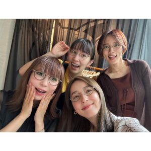 Shoko Nakagawa Instagram - 久しぶりに、ひなぎく会できたよー！
ドラマ　デイジーラックで出会って何年も経ってもこうして集まって最高すぎる

佐々木希ちゃん　夏菜ちゃん　徳永えりちゃん

みんな綺麗で可愛いくて面白いし頼もしくて強くて最高なんだ

いくつになっても、ひなぎく会やろう！
のんちゃんにメガネいただいた👓❤️

 #デイジーラック  #ひなぎく会