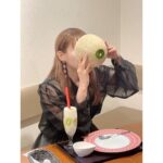 Shoko Nakagawa Instagram - これはこうしてこう 完全版はYouTubeでみてね❣️ #メロン #melon #かき氷 #中川翔子 #しょこたん #youtube #デザート #スイーツ