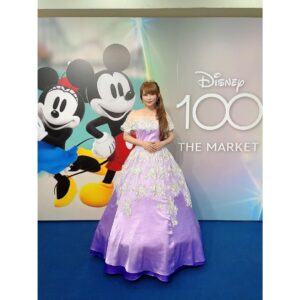 Shoko Nakagawa Instagram - 日本橋三越さんで開催中のディズニー100THE market 
ラプンツェルみたいなドレスと440万円のディズニープリンセスイメージの宝石がはいったティアラを装備させていただきました！
感激しています✨
夢と魔法とハッピーいっぱいのディズニーアイテム勢揃い！最高！いっぱいお買い物しに来ます！！

 #disney  #ディズニー  #ラプンツェル  #ドレス  #dress  #中川翔子  #しょこたん