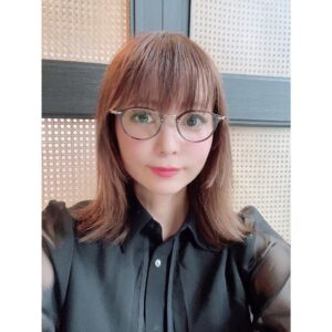 Shoko Nakagawa Instagram - 久しぶりに、ひなぎく会できたよー！
ドラマ　デイジーラックで出会って何年も経ってもこうして集まって最高すぎる

佐々木希ちゃん　夏菜ちゃん　徳永えりちゃん

みんな綺麗で可愛いくて面白いし頼もしくて強くて最高なんだ

いくつになっても、ひなぎく会やろう！
のんちゃんにメガネいただいた👓❤️

 #デイジーラック  #ひなぎく会