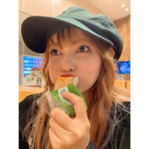 Shoko Nakagawa Instagram - これをこうしてからの追撃でこう

 #富山  #鱒寿司  #寿司  #sushi  #食べ物  #food