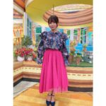 Shoko Nakagawa Instagram - 先週のひるおび！ 大好きなピンクのスカートを選びました！トップスもお花がたくさんでかわいい✨✨ #ひるおび #ピンク #しょこたんコーデ #中川翔子 #しょこたん