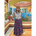 Shoko Nakagawa Instagram - 昨日ひるおび2023ラスト！！ 今年も皆さん観てくださりありがとうございました✨ 前回のも載せる！髪がミルクティーからいちごチョコレートに、、、😨❤️ 来年もひるおび、ぜひ観てください！！！ #ひるおび #中川翔子 #しょこたん #服 #ファッション #ワンピースコーデ