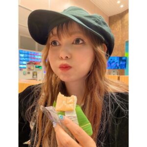 Shoko Nakagawa Instagram - これをこうしてからの追撃でこう

 #富山  #鱒寿司  #寿司  #sushi  #食べ物  #food