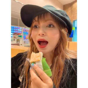 Shoko Nakagawa Instagram - これをこうしてからの追撃でこう

 #富山  #鱒寿司  #寿司  #sushi  #食べ物  #food