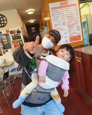 Shorry J Instagram - IZZAE 랑 댄스타임~~❤️
#딸바보 #음악을너무좋아해~
여기맛좋고음악도좋네~
#GIRLDAD #마이티마우스 #쇼리