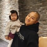 Shorry J Instagram - 뽀뽀 받기 어려운 #IZZAE 💋💗 요즘 에너지가 너무 넘치네...😇😭😄 너는 나의 energy~를 너무 쓰게하네^^ 이한몸다바쳐 사랑해~❤️😘 천천히크자ㅋㅋㅋ #딸바보 #GIRLDAD #쇼리