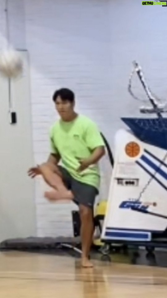 Shorry J Instagram - #김종국 다리는? #폼미쳤다리 #U20월드컵 #우승 가즈아🏆🔥🇰🇷 #노룩챌린지 #nolookchallenge #그냥룩챌린지 #슬랭덩크챌린지 #마이티마우스 #슬램덩크