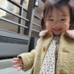 Shorry J Instagram - 뽀뽀 받기 어려운 #IZZAE 💋💗 요즘 에너지가 너무 넘치네...😇😭😄 너는 나의 energy~를 너무 쓰게하네^^ 이한몸다바쳐 사랑해~❤️😘 천천히크자ㅋㅋㅋ #딸바보 #GIRLDAD #쇼리