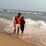 Shraddha Arya Instagram – Thank God For Days Like These ❤️
#BeachDay #FamilyBliss #Gratitude #SandCastles