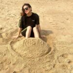 Shraddha Arya Instagram – Thank God For Days Like These ❤️
#BeachDay #FamilyBliss #Gratitude #SandCastles
