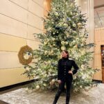 Shraddha Arya Instagram – A picture of me standing in front of the most beautifully decorated Christmas tree! ❤️🎄 
Merry Christmas Everyone!!! #Zurich #Switzerland 

@monylal04 Park Hyatt Zürich