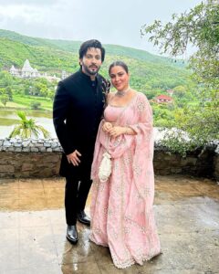 Shraddha Arya Instagram - Happy Birthday To The Main Man Of My Reel Life! ❤️ Hoping All Your Work and Personal Wishes Come True… and this New Year Be Your Best One Yet! Now Tell Me, When and Where’s The Partyyyyy???? 🤗🍰 #HappyBirthdayDheerajDhoopar #BestCoactor #AnotherAwesomeTripAroundTheSun #ShraddhaArya #DheerajDhoopar